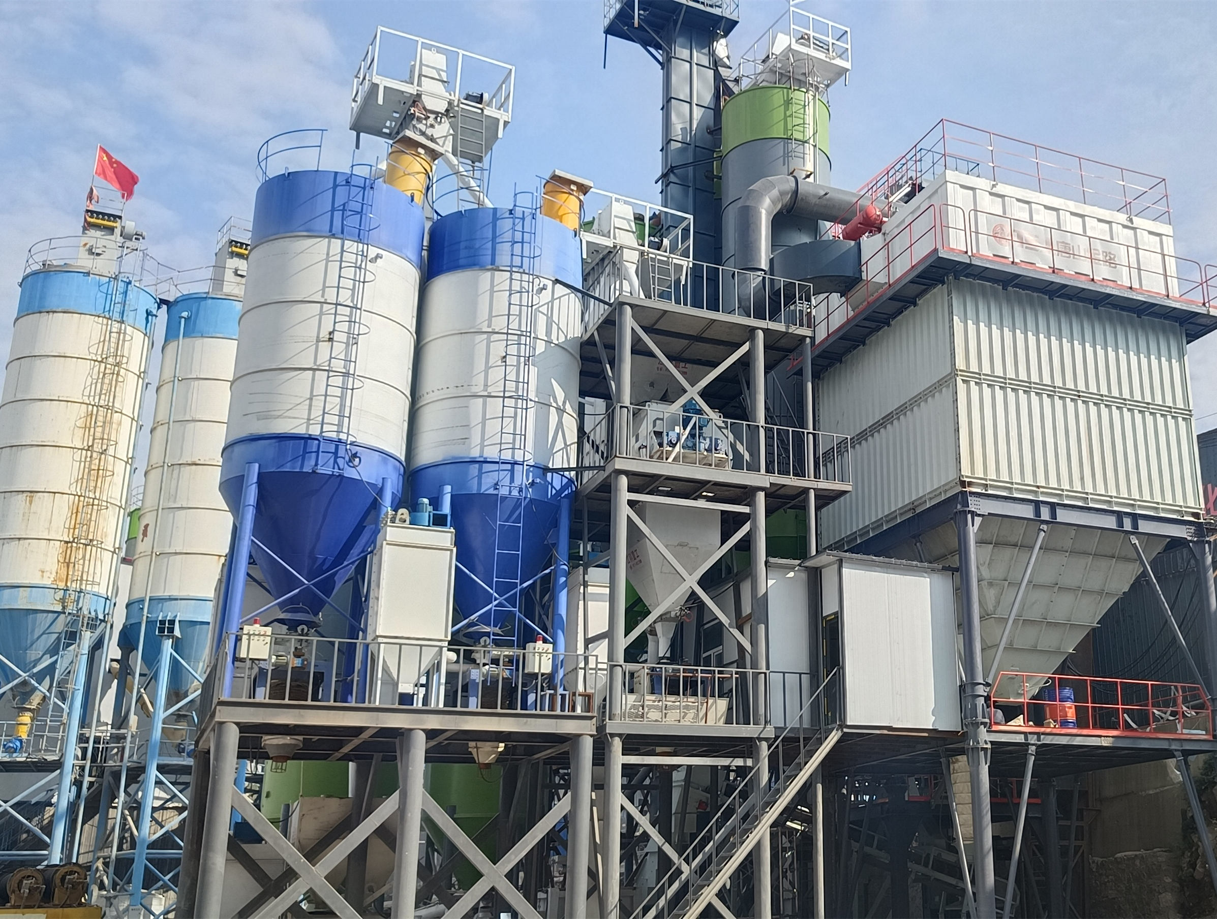 機(jī)制砂成建筑用砂主要來源，唐山金路制砂樓提供高標(biāo)準(zhǔn)機(jī)制砂生產(chǎn)設(shè)備